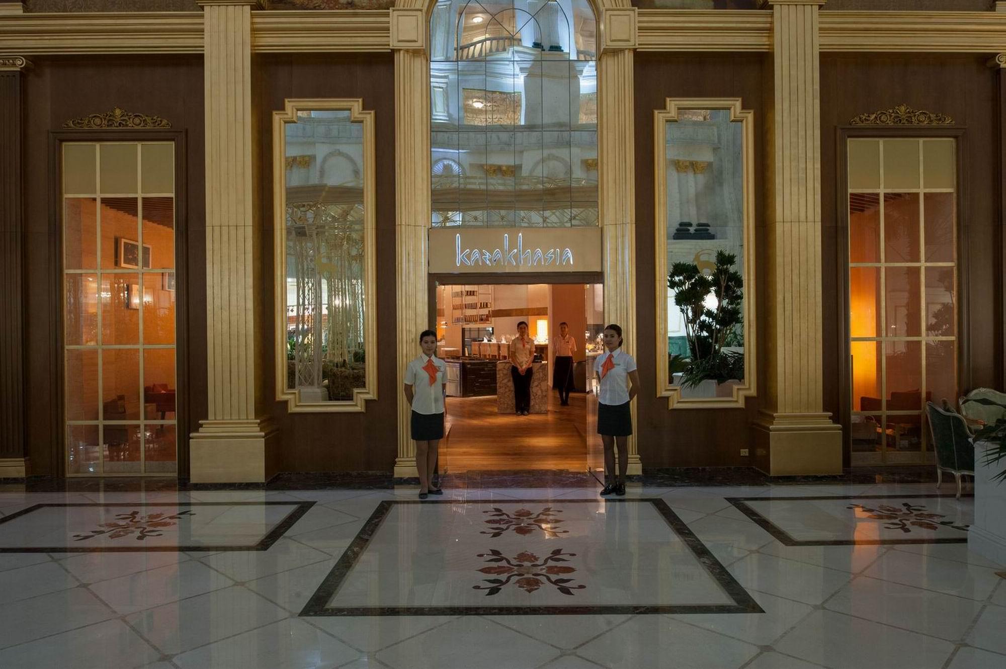 Hotel Rixos Khadisha Shymkent Exterior foto Lobby