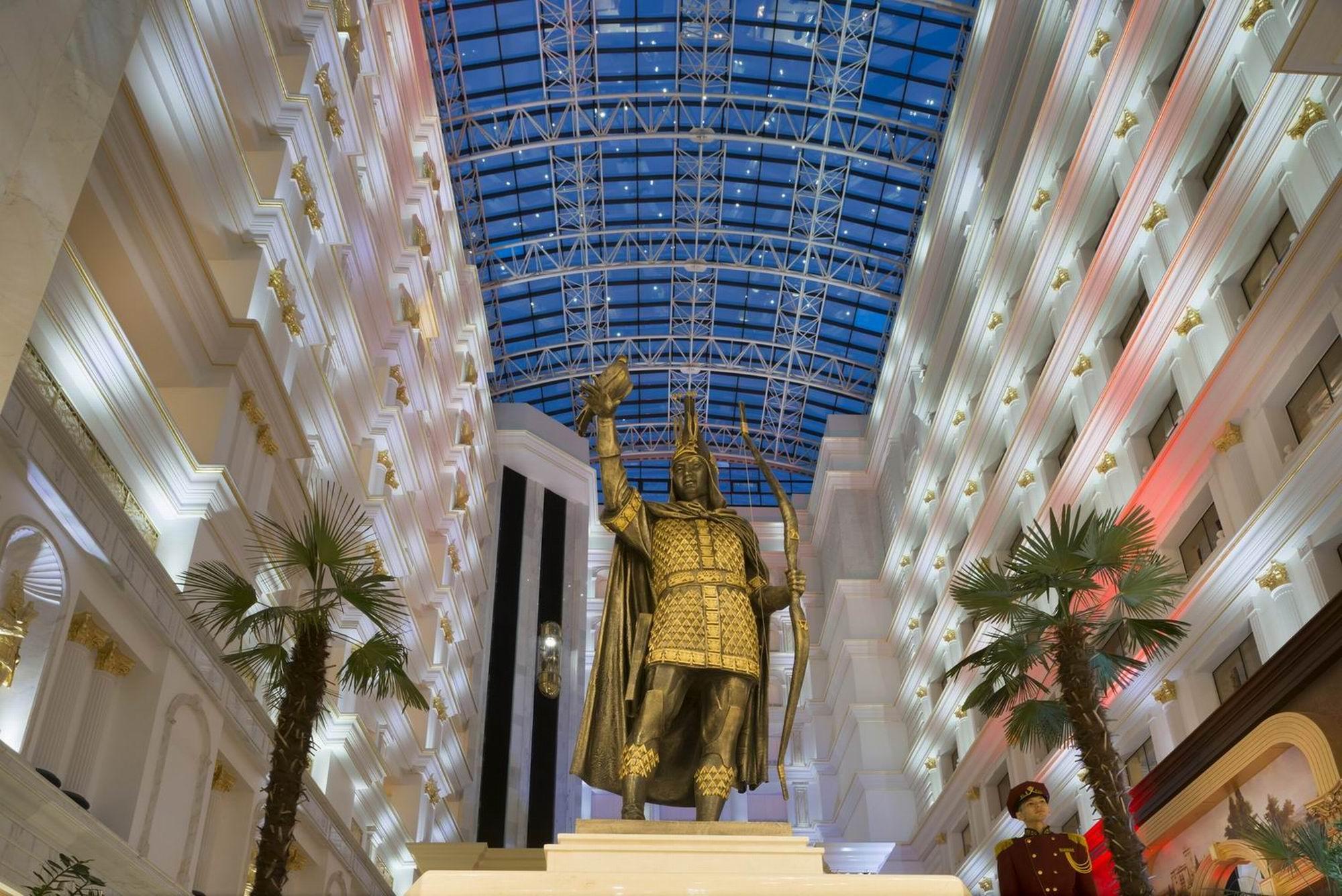 Hotel Rixos Khadisha Shymkent Exterior foto Statue of King Chulalongkorn at the Atrium of the Grand Hyatt Hotel, Bangkok