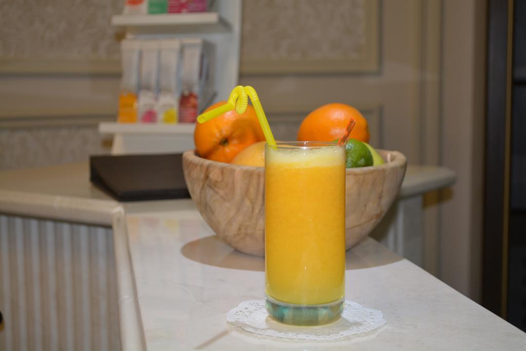 Hotel Rixos Khadisha Shymkent Exterior foto A glass of orange juice